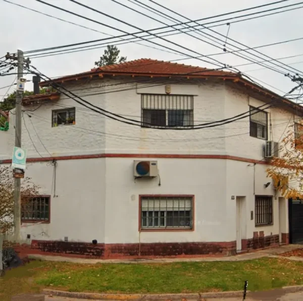 Oportunidad!.  PH 2 ambientes a la calle. Hurlingham.
