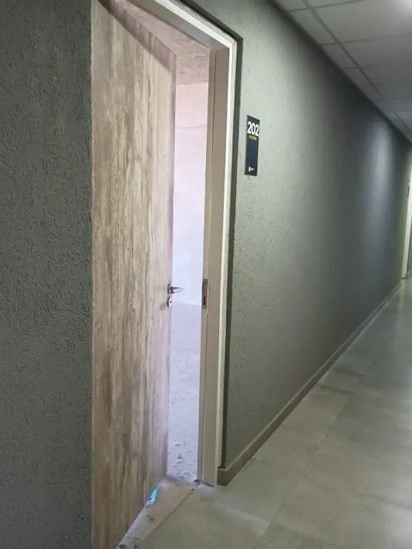 Oportunidad de inversión. Oficina con cochera a estrenar. - Imagen 6